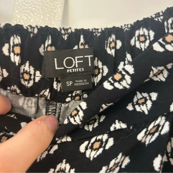 LOFT Wide Leg Pants The Pull On Black White Geometric Cropped Small Petite - Picture 7 of 13